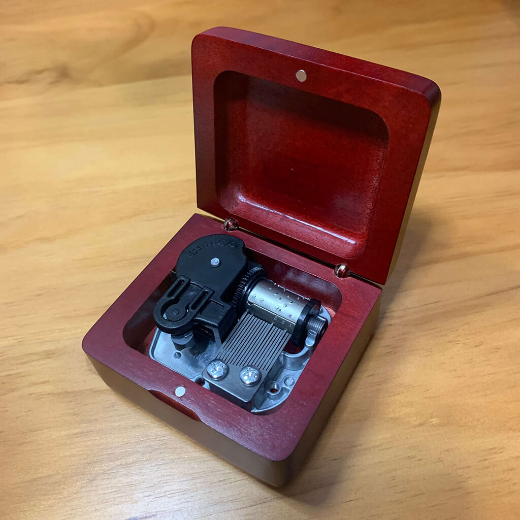 Premium The Beatles Wooden Music Box ( Tune Hey Jude / Let It Be