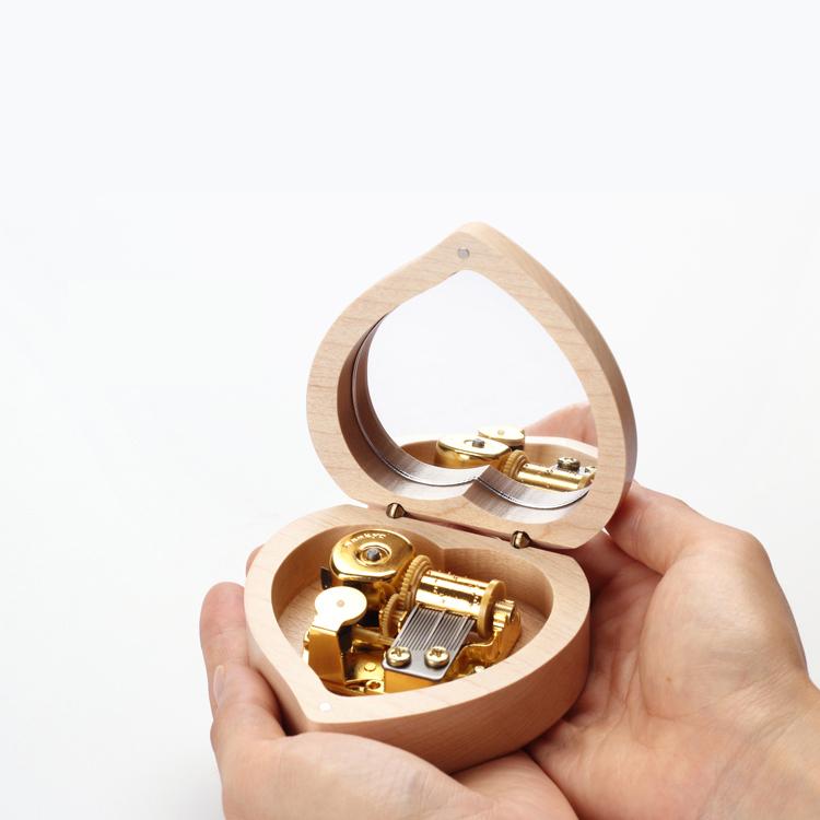 Premium One Piece Wooden Music Box ( Tune: We Are! / One Day / Bink's Sake / Jungle P / Hikari e / The Peak )